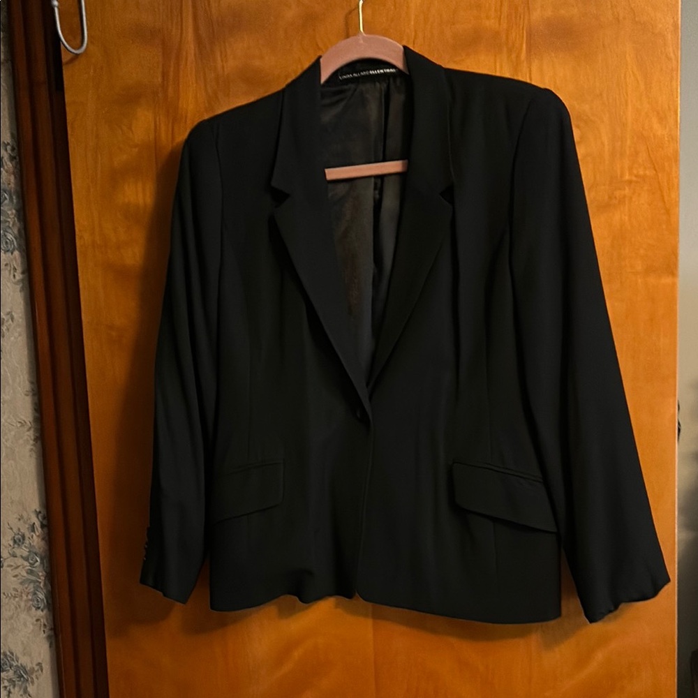 Ellen Tracy Elegant Petite Black Blazer